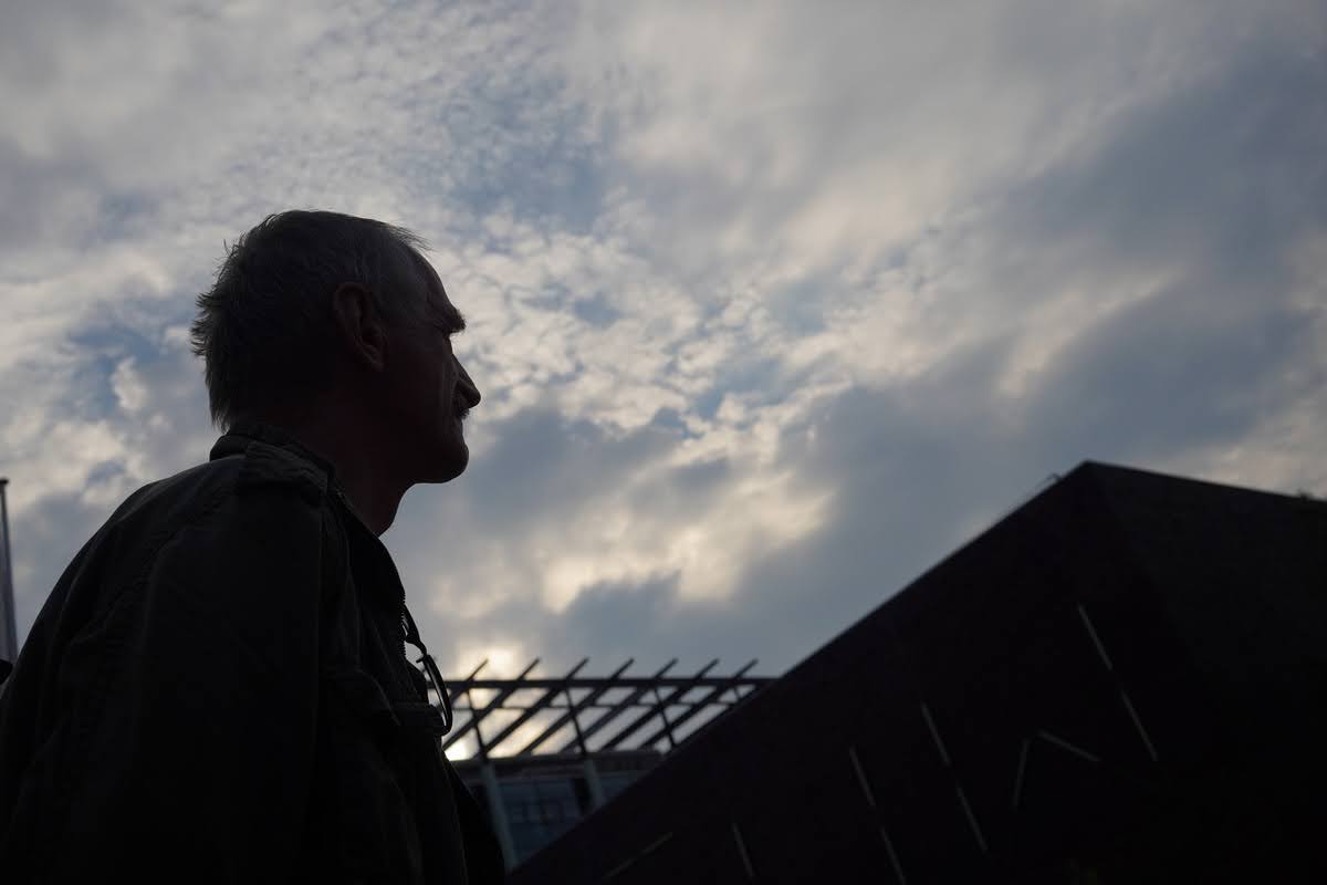 Daklozen Krzysztof en Marek keren terug naar Polen met hulp van Barka